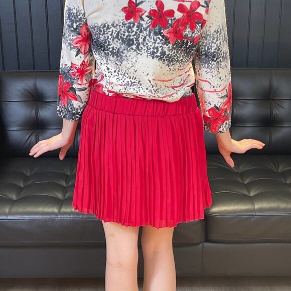 BCBGENERATION Red Vintage 2000s Accordion Pleated Mini Skirt - Picture 7 of 10